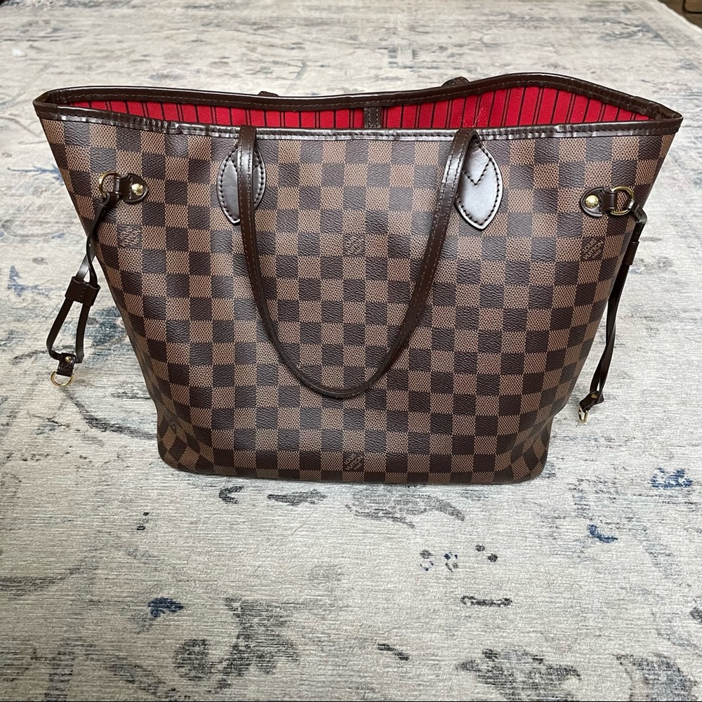 Louis Vuitton Neverfull Bag - Picture 2 of 11